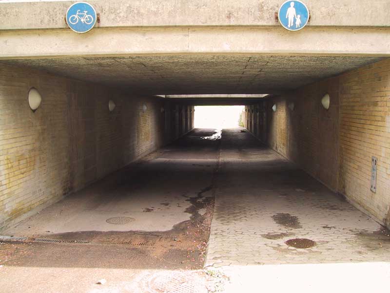 2003-06-10 landskrona - Tunnel under ringvägen från öster till industriområdet.